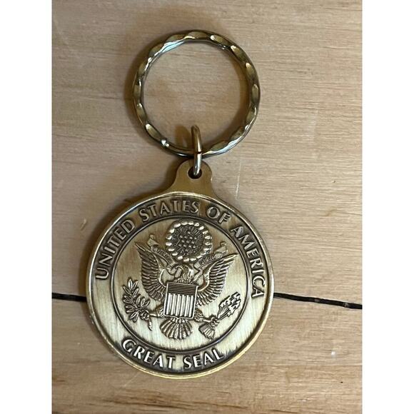 United States of America Great Seal Key Chain. Gold Tone. AM General Humvee - Picture 1 of 3
